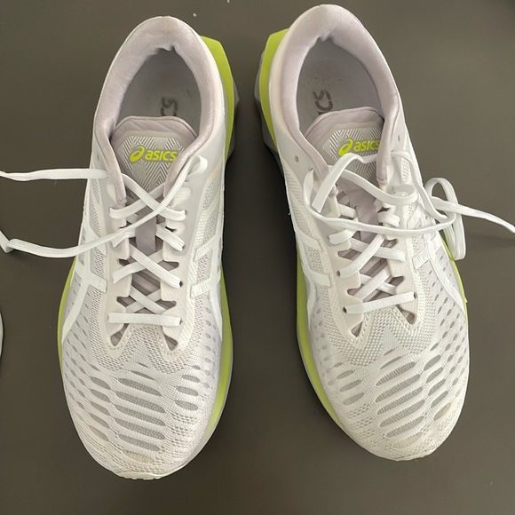 ASICS Women's Novablast Running Shoes size 6 - Picture 2 of 5